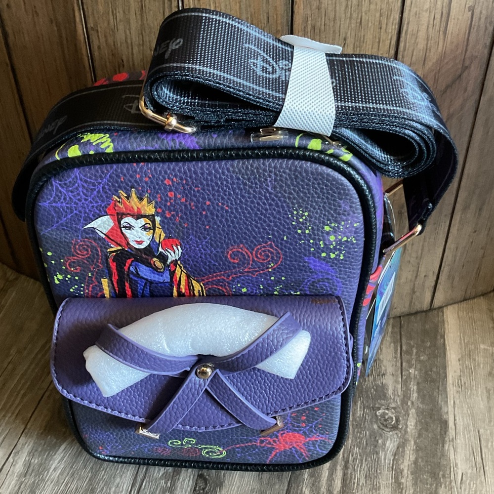 Wandapop Luxe Evil Queen Disney Villans Crossbody NWT